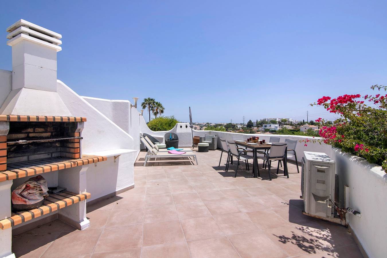Villa Rose Albufeira – Villa de luxe avec jardin, piscines et navette proche des plages in Albufeira, District de Faro
