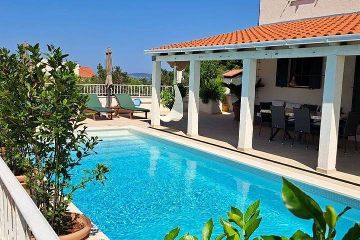 Villa für 9 Personen, mit Garten - 1