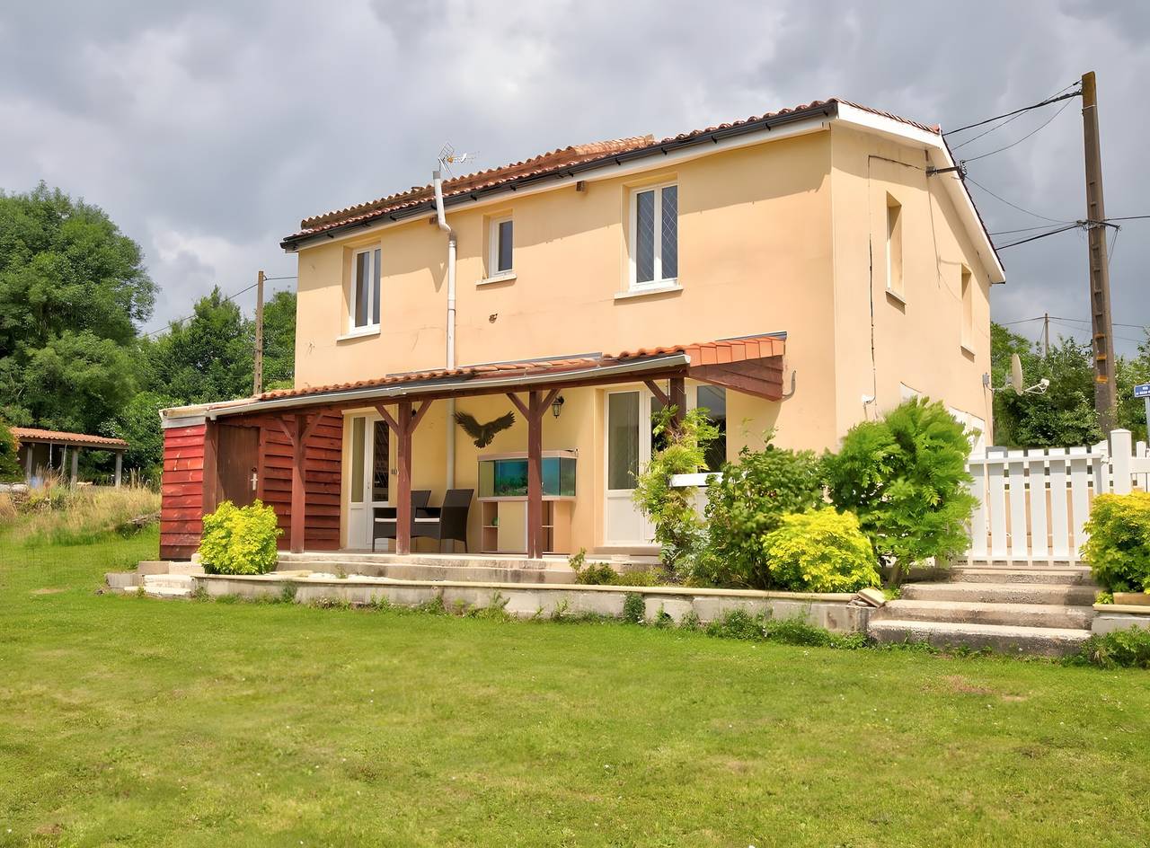 Gîte de la fazilière - Maison de campagne avec grand jardin clos in Vernoux-en-Gâtine, Deux-Sèvres
