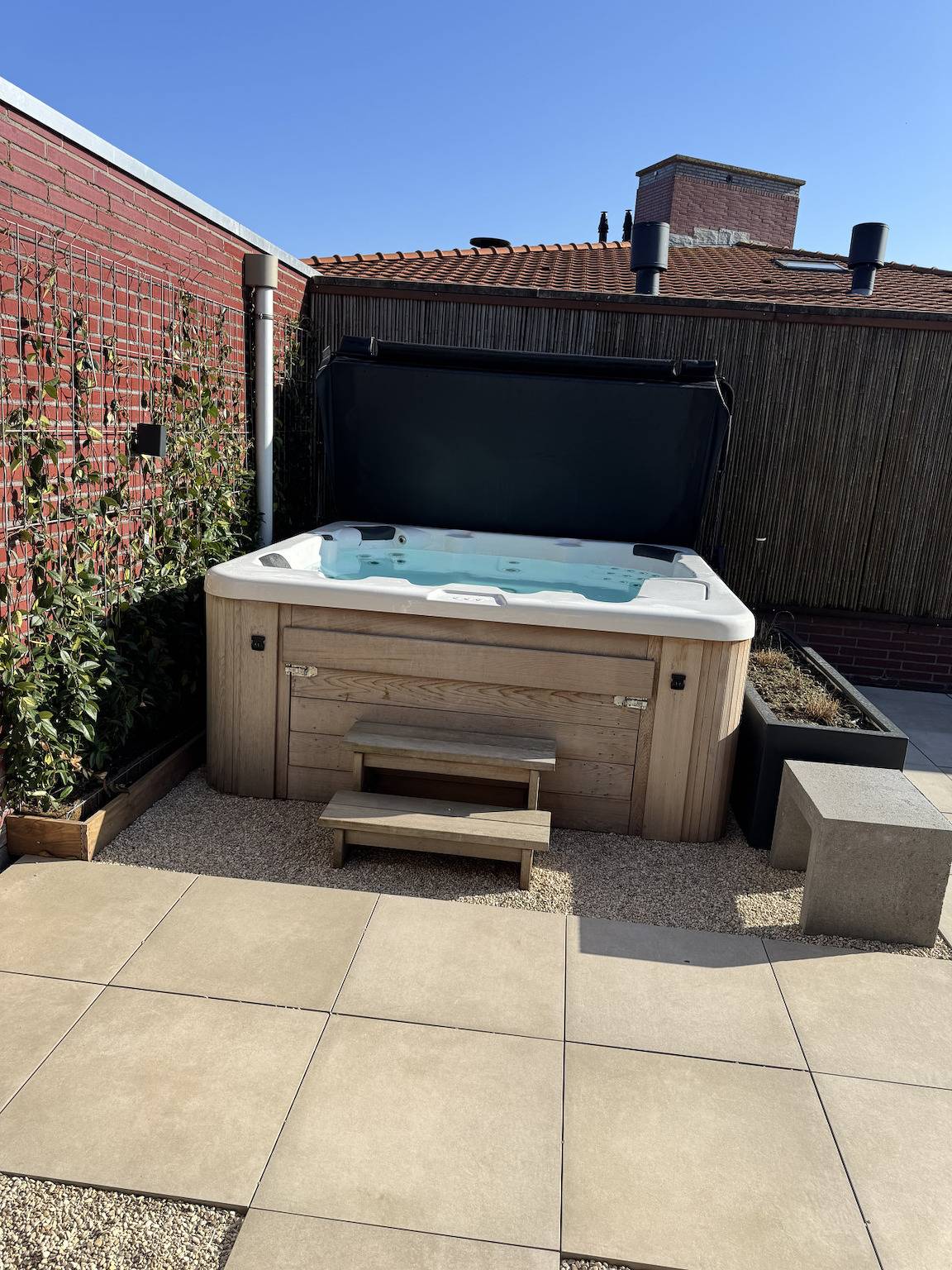 Penthouse met Jacuzzi en Sauna aan het water in Veluwe