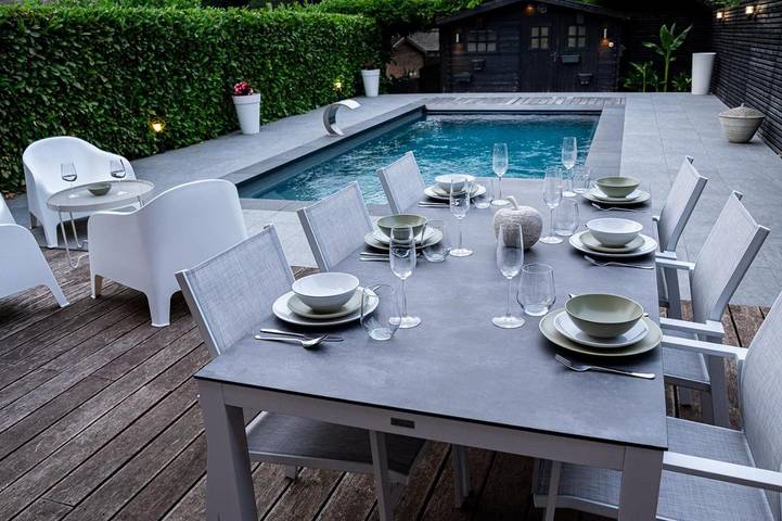 Location de vacances pour 6 personnes, avec Jacuzzi et Terrasse ainsi que Jardin et Piscine à Andenne