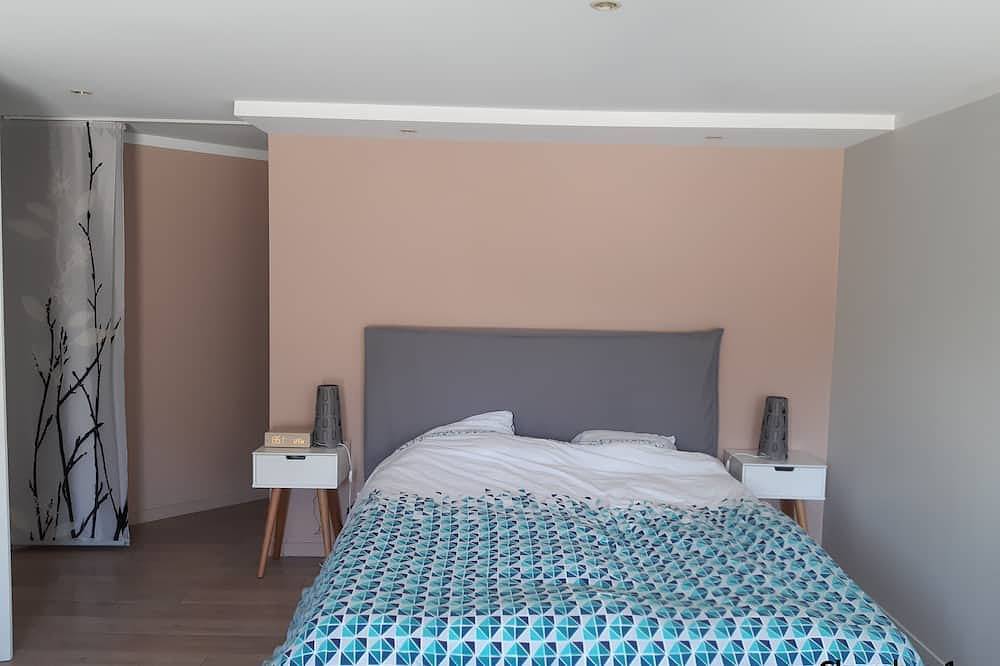 House with swimming pool, 4 bedrooms - 10 people in Saint-Cyr-sur-le-Rhône, Parque Natural Regional de Pilat