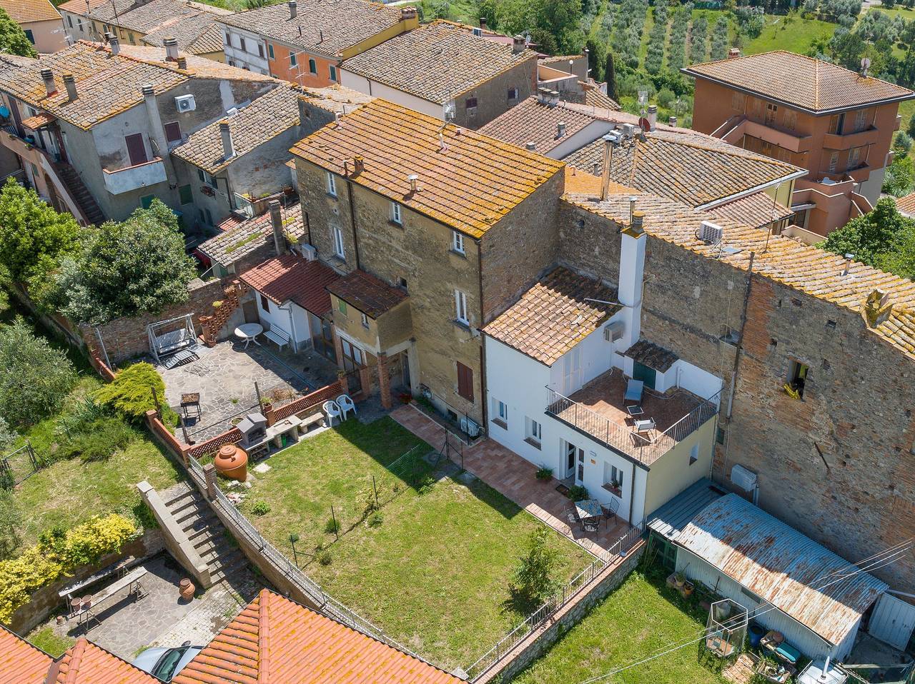 Ganze Wohnung, Ferienwohnung 'Appartamento Luna' mit privater Terrasse, eigenem Garten und Klimaanlage in Volterra, Pisa Provinz