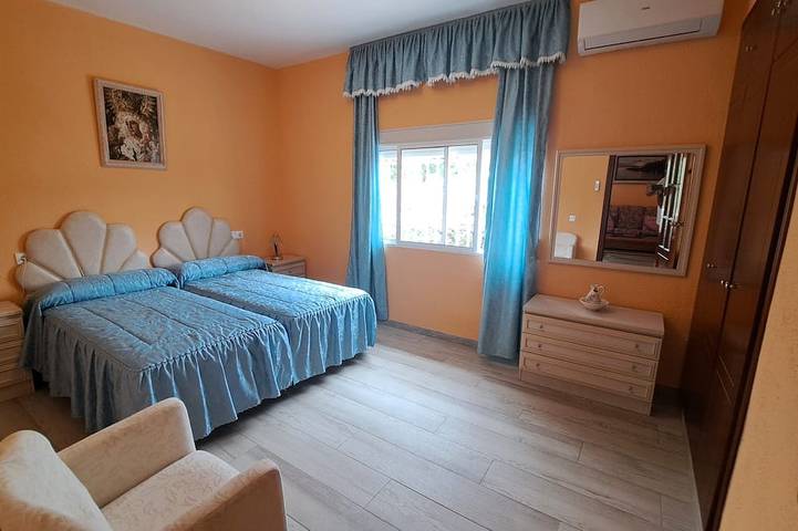 A 10 minutos de Sevilla. Chalet independiente, con piscina y muy tranquilo in Alcalá de Guadaíra, Provincia de Sevilla