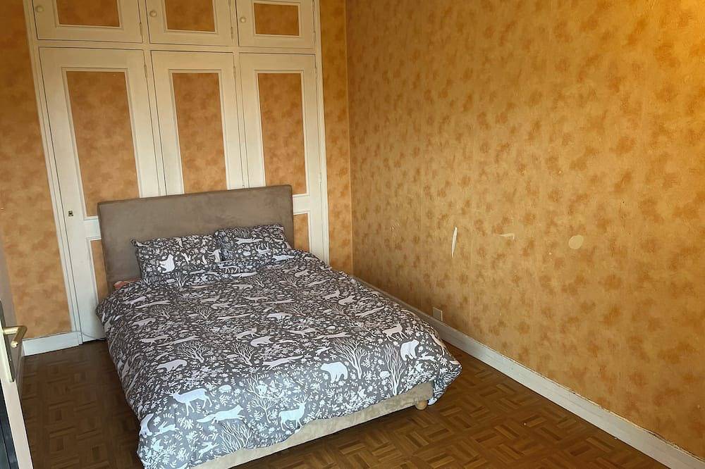 Entire apartment, Spacious T4 apartment in Massy, Essonne