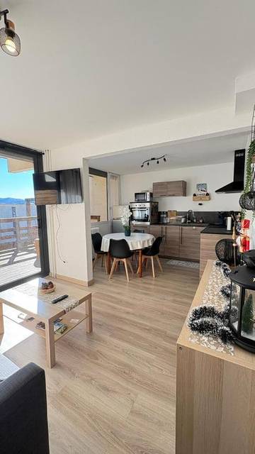 Gîte pour 4 personnes, avec terrasse à Égat