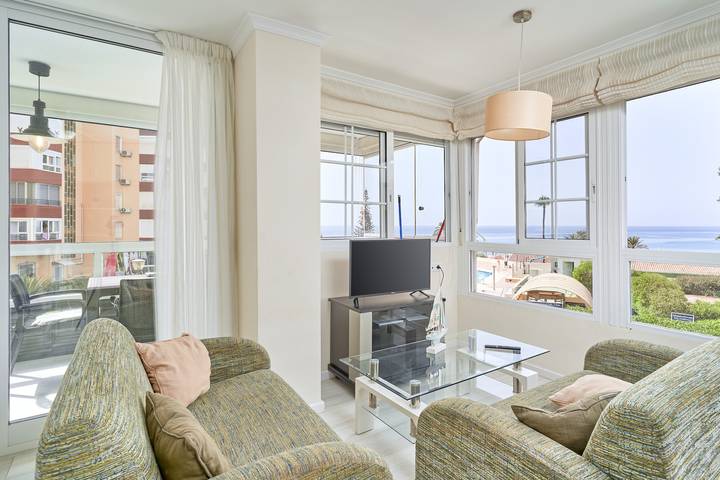 Entire apartment, Apartment 'Primera Línea con Terrace A104' with Sea View, Shared Pool and Wi-Fi in Torrox Costa, Torrox