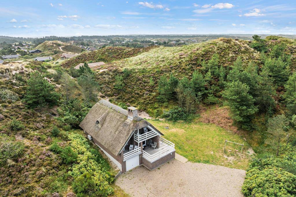 Tolles Sommerhaus auf großem Grundstück in Henne Strand in Henne, Filsø See