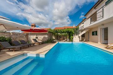 Villa för 14 Personer i Grad Benkovac, Zadar, Bild 1