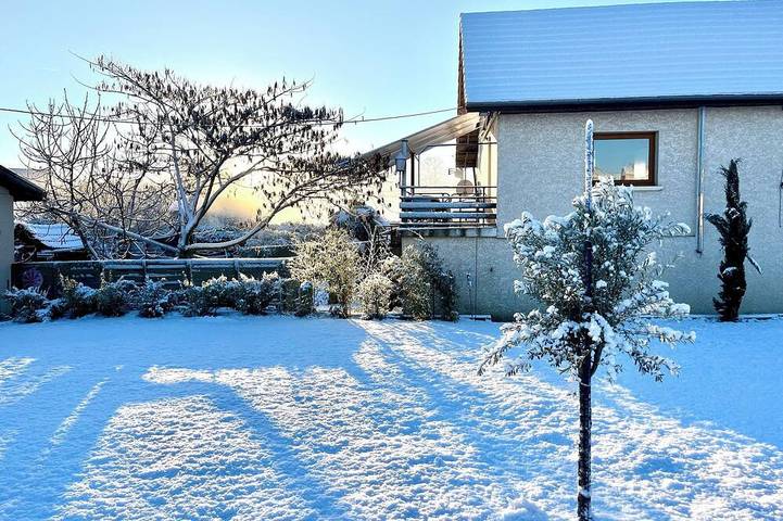 Gîte pour 6 personnes, avec Terrasse et Jardin à Faverges-de-la-Tour
