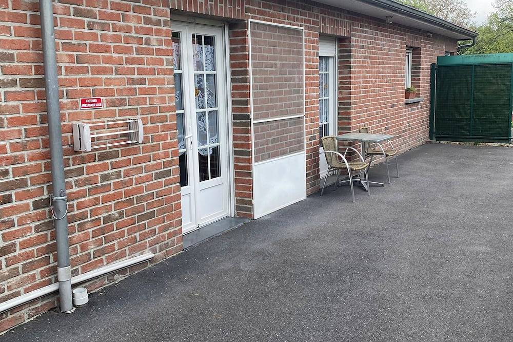 Apartamento entero, T2 ground-floor apartment 2.5kms from town center and casino. in Saint-Amand-les-Eaux, Región de Valenciennes