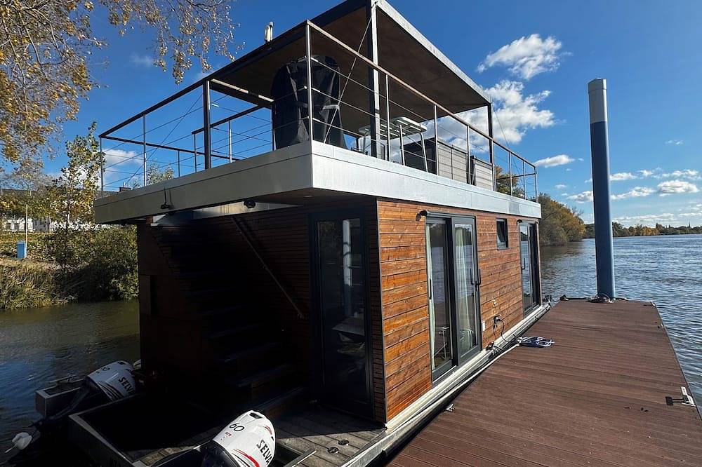 Living Boat Rhuig/Rhein/Parkplatz in Wiesbaden, Rheingau