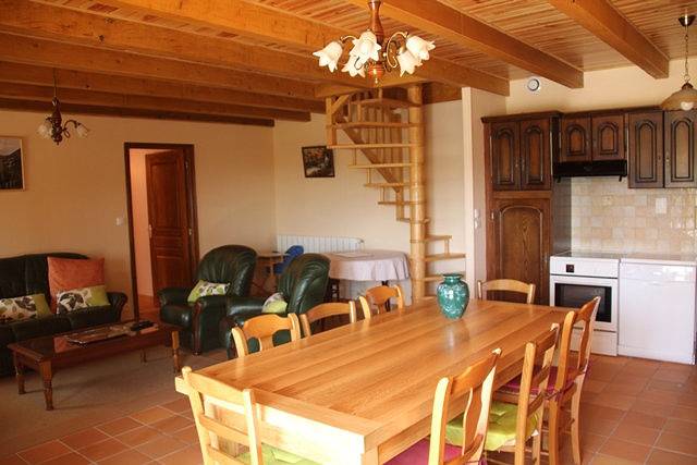 Gîte pour 7 personnes, avec terrasse dans le Cantal - 4