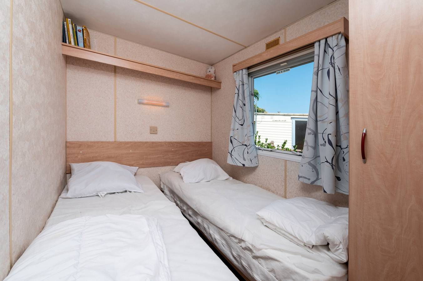 Mobil Home 'Kervoyal 56' con terraza privada y jardín compartido in Damgan, Côte des Mégalithes