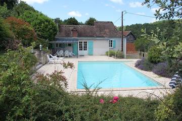 Gîte pour 7 personnes, avec jardin et terrasse à Thenon