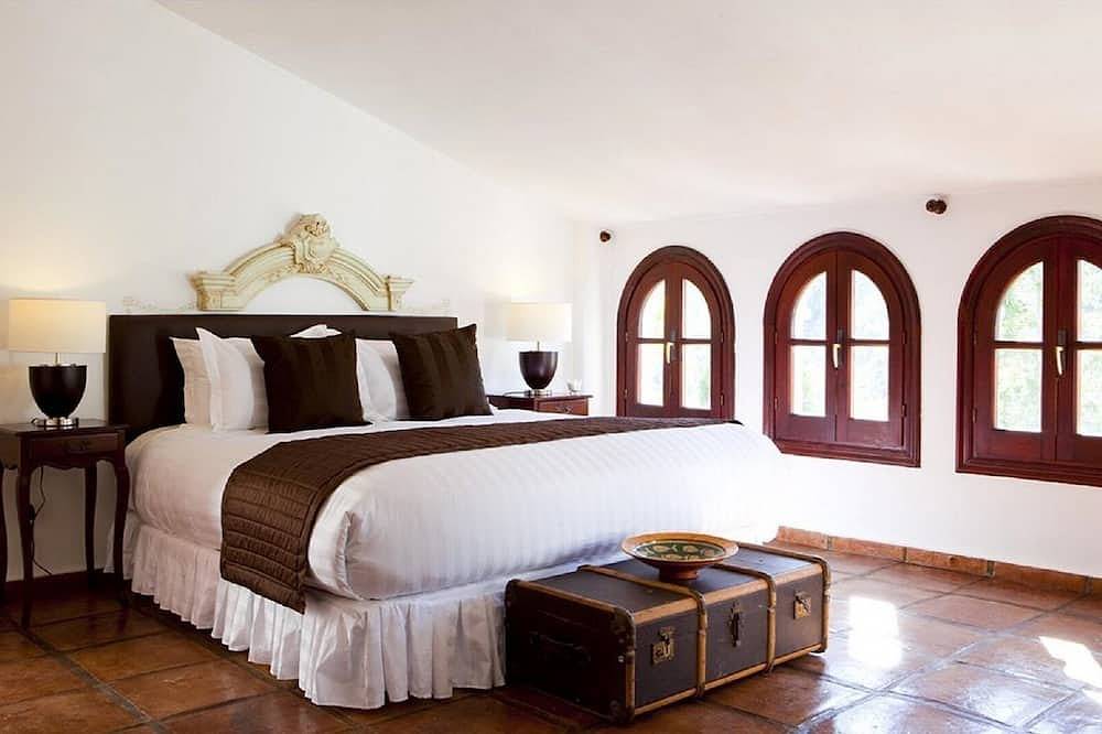 Luxury villa Lampara Great views Heated infinity pool included. in El Madronal, Benahavís