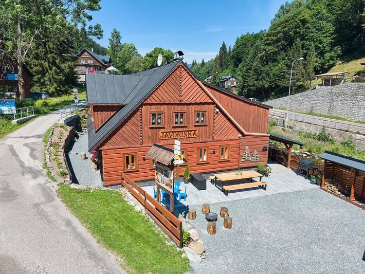 Ferienhaus für 4 Personen, mit Whirlpool und Garten