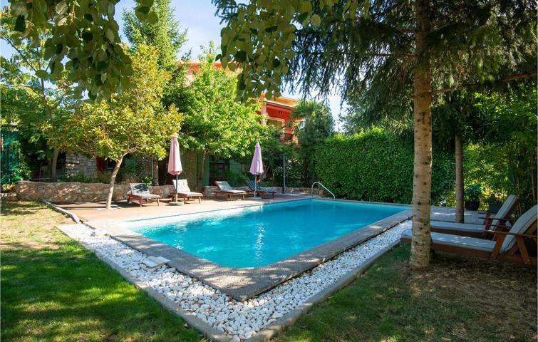 Gemütliche 2-Zimmer-Wohnung mit Terrasse, in der Nähe des Flusses und mit guter Infrastruktur in Imotski, Makarska Riviera