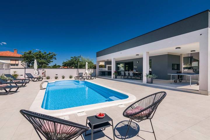 Villa pour 8 personnes, avec piscine et jardin à Barban - 4