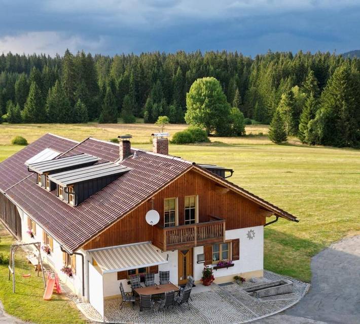 Ferienwohnung für 4 Personen, mit Balkon und Terrasse sowie Ausblick in Haidmühle