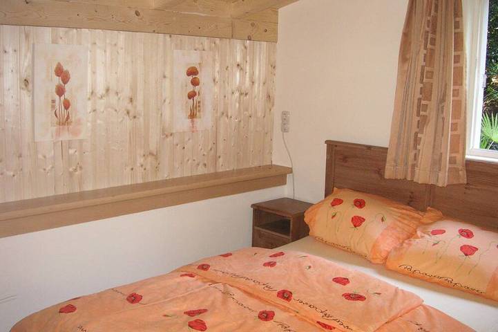 Ferienhaus für 5 Personen, mit Terrasse und Garten sowie Pool und Whirlpool in Brezzo di Bedero - 2