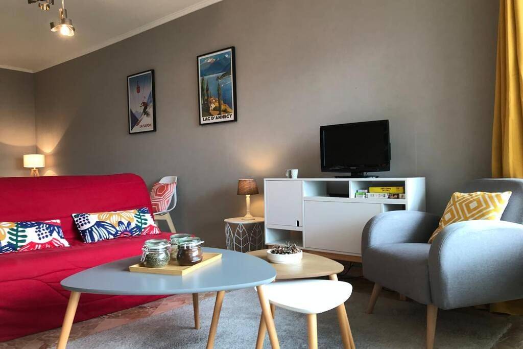 Appartement entier, Chez Jacques - terrasse avec vue lac et montagne in Annecy-le-Vieux, Annecy (commune)