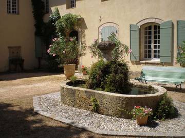 Chambre d’hôte pour 3 personnes, avec jardin et jacuzzi à Méounes-lès-Montrieux