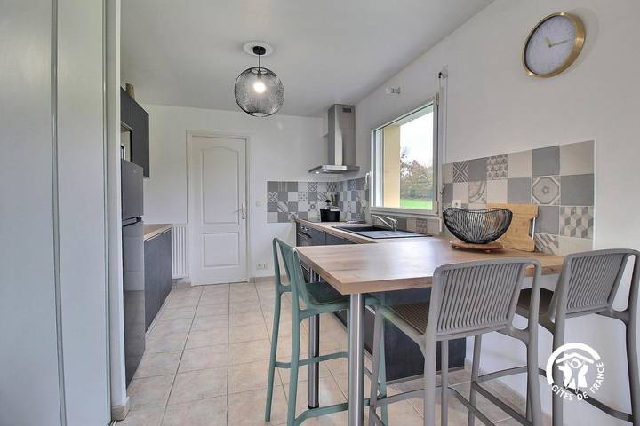 Gîte pour 8 personnes, avec jardin et terrasse, animaux acceptés à Berric - 4