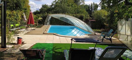 Gîte pour 7 personnes, avec piscine ainsi que terrasse et jardin à Raslay