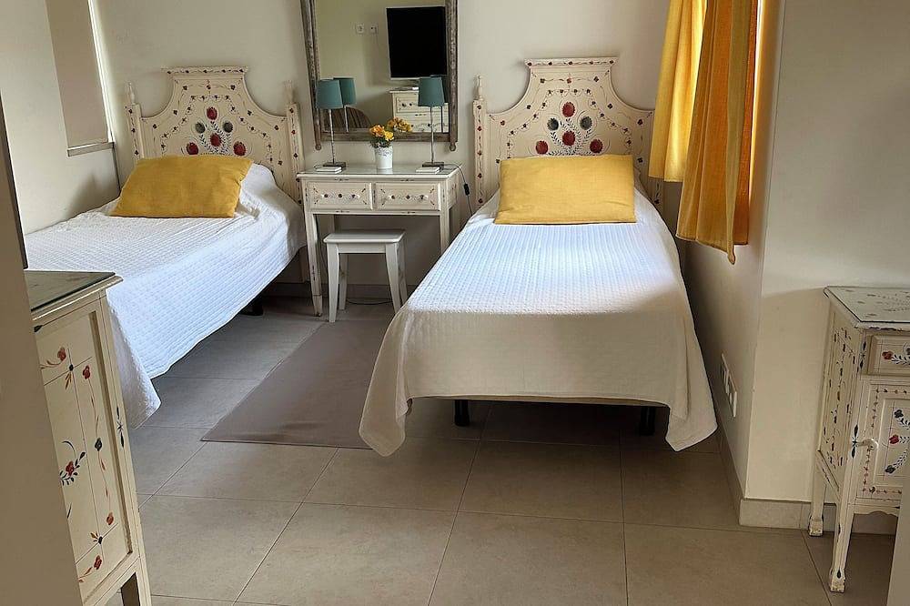Luxuriöse freistehende Villa mit 4 Schlafzimmern und Meer-, Golf- und Bergblick in Vale do Lobo, Almancil
