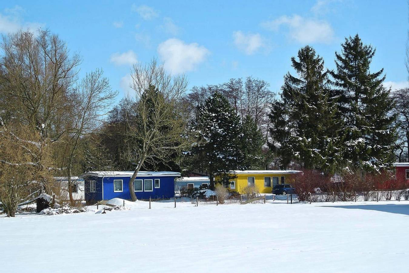 Ferienhaus 'Blauer Bungalow Am See' mit Seeblick, privater Terrasse und Wi-Fi in Klein Labenz, Warin