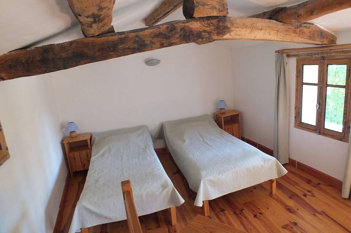 Gîte pour 4 personnes, avec jardin ainsi que piscine et jacuzzi à Montverdun - 3