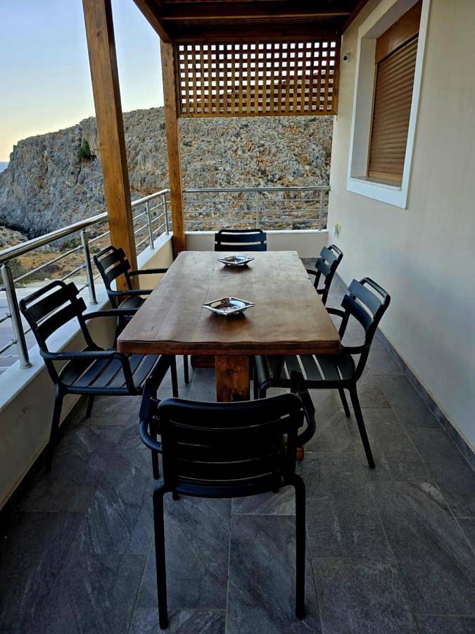 Location de vacances pour 8 personnes, avec piscine ainsi que vue et jardin, adapté aux familles dans Matala - 3