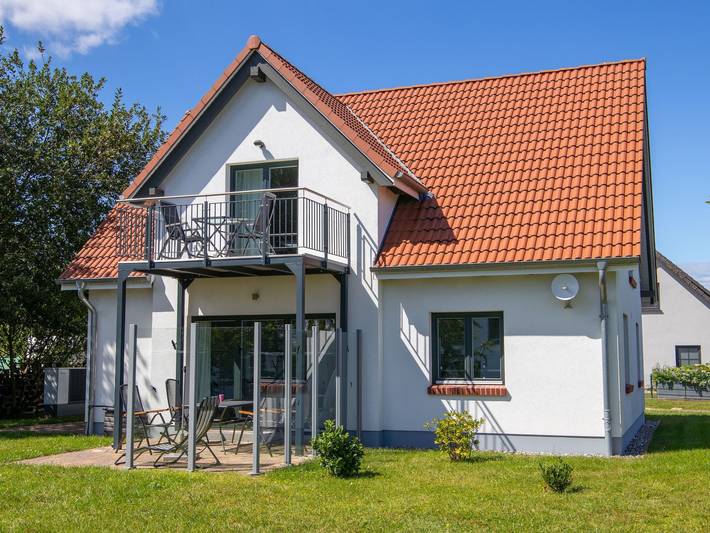 Ferienhaus für 4 Personen, mit Balkon und Garten sowie Seeblick und Ausblick, kinderfreundlich in Kröslin