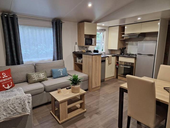 Camping pour 8 personnes, avec piscine ainsi que bassin pour enfant et jardin