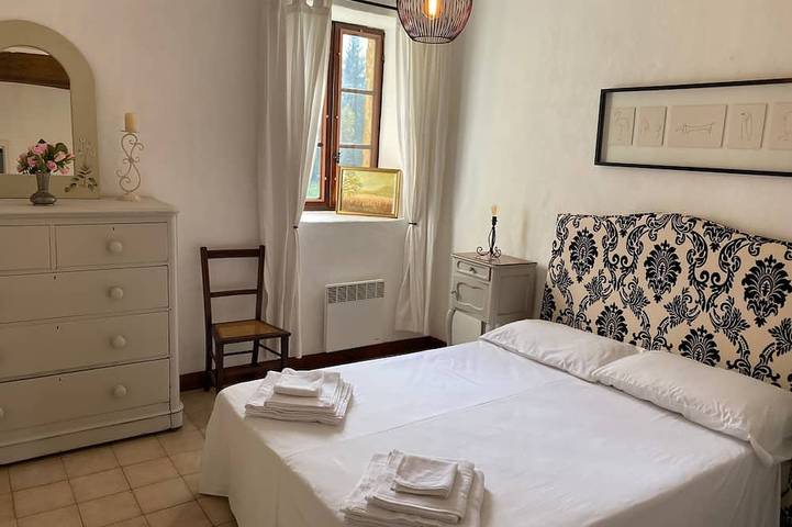 Location de vacances pour 2 personnes, avec terrasse ainsi que piscine et jardin à Berbiguières - 2