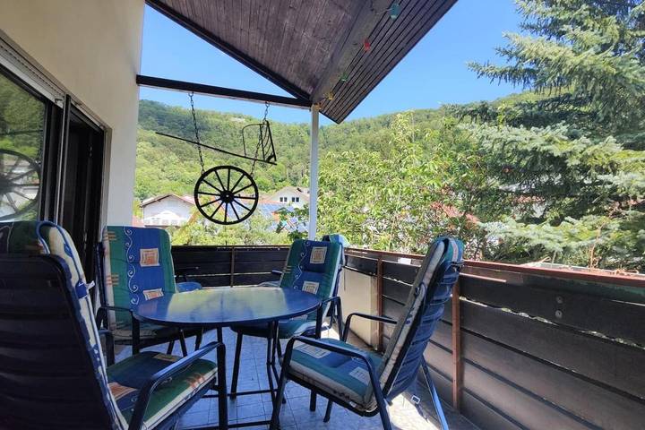 Ferienwohnung für 13 Personen, mit Balkon und Garten sowie Ausblick in Lichtenstein