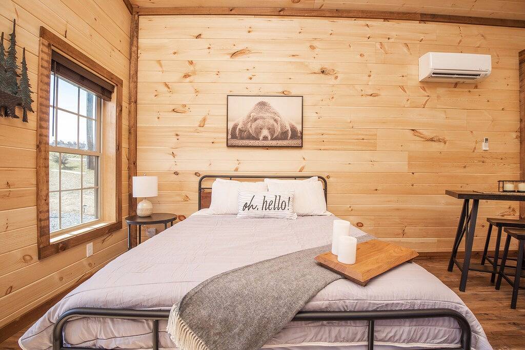 ⛰Romantic Tiny Home - Wi-Fi & Hot Tub & Fire Pit in Douglas Lake