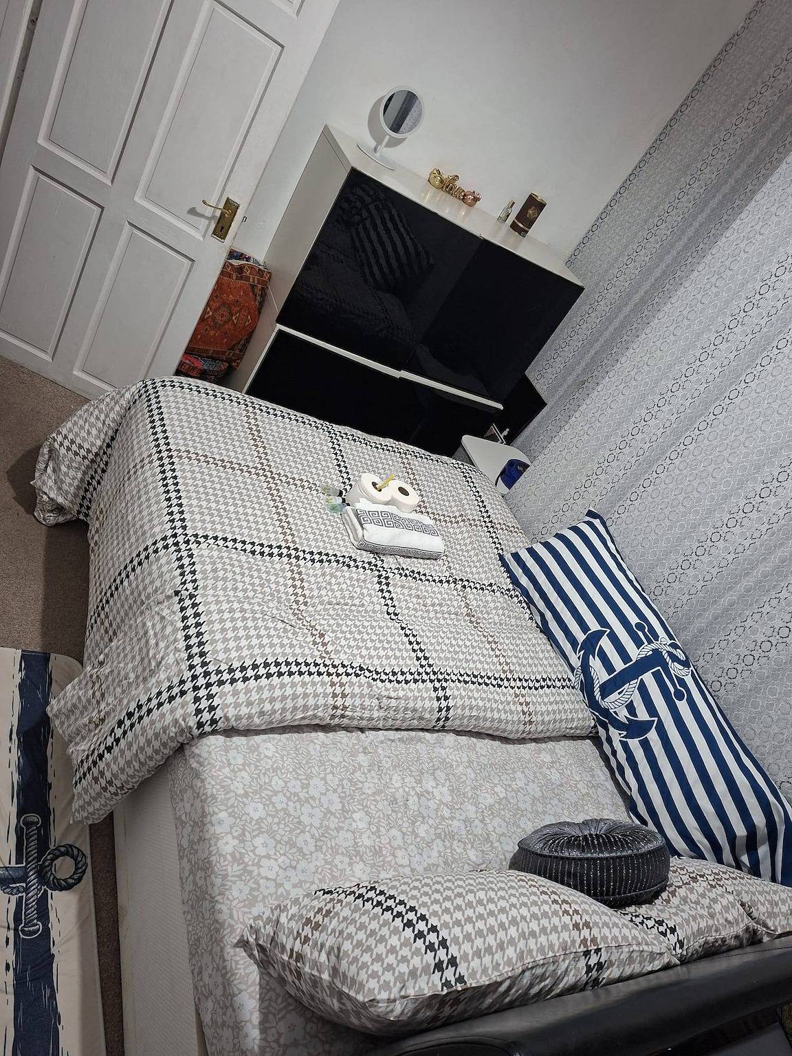 Entire holiday apartment, Humuplace Sleeps 4 with Garden in Birmingham, Birmingham Area