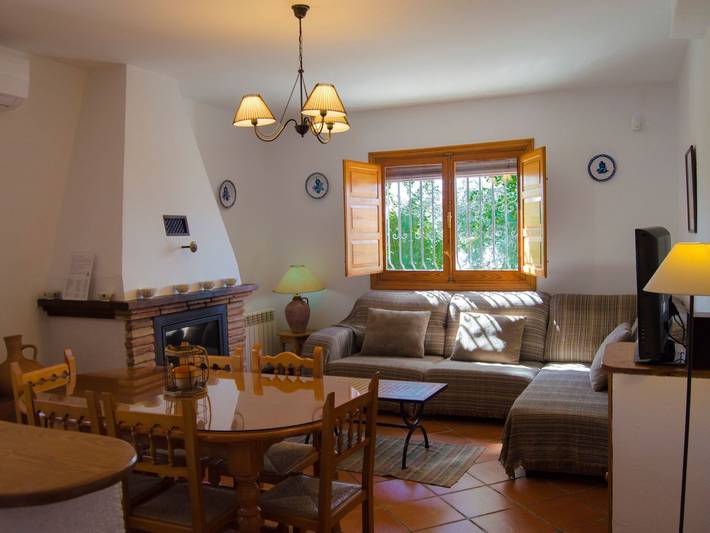 Casa rural para 8 personas, con Jacuzzi y Terraza además de Jardín y Piscina en Yegen