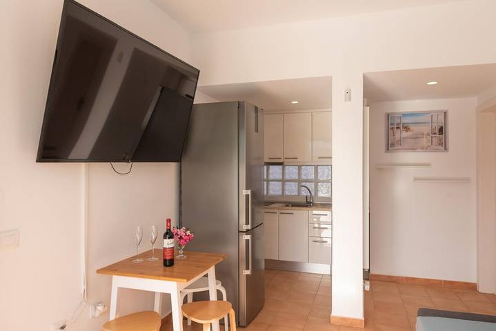 Apartamento entero, Apartamento vacacional 'Casita Lola' con patio exterior y vistas a la piscina compartida in Costa Calma sur, Pájara