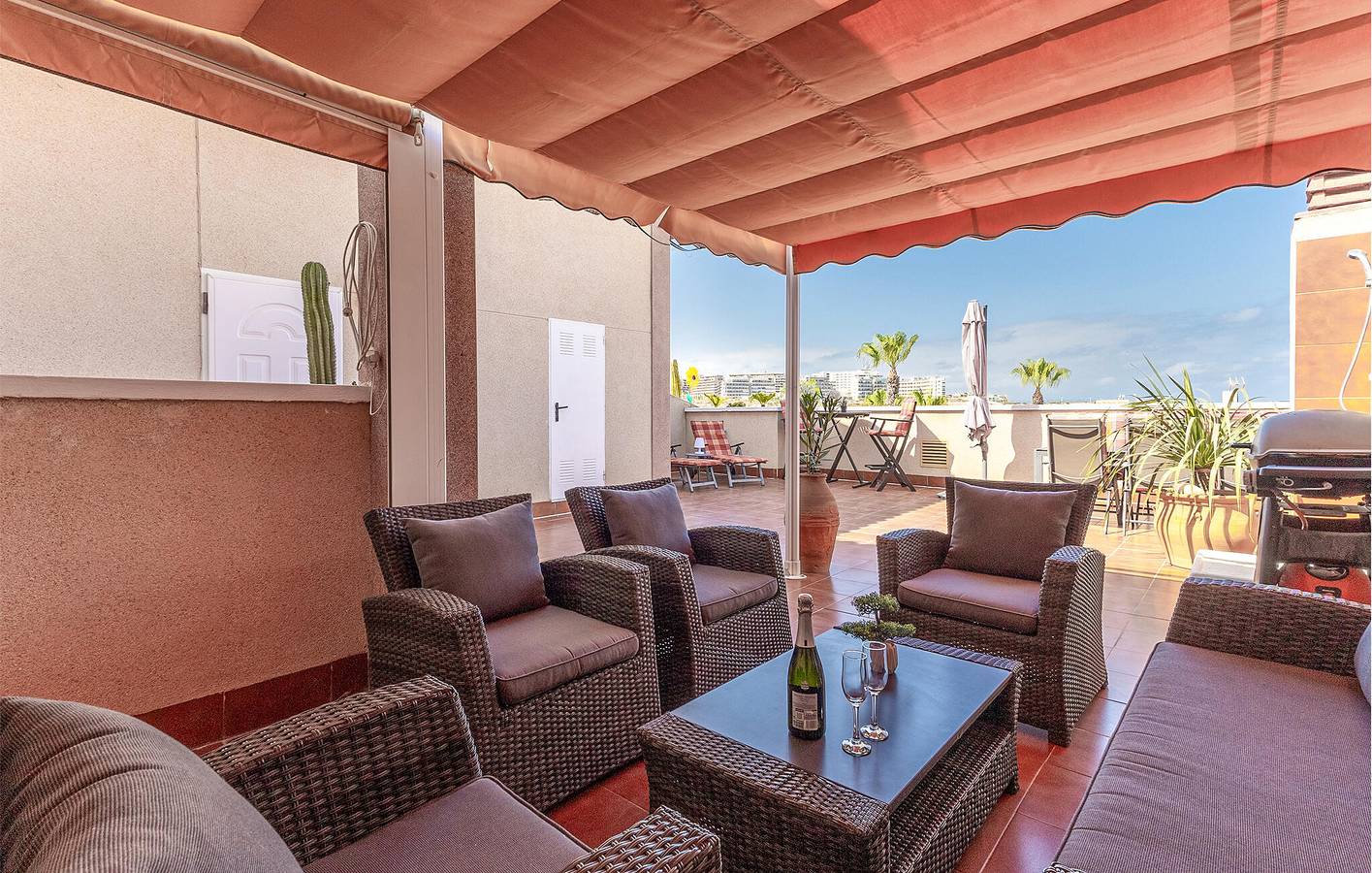 Geheel vakantieappartement, Modern Appartement bij Gran Alacant met Zwembad & Terras in Santa Pola, Costa Blanca