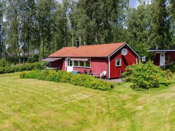 Ferienhaus für 6 Personen, mit Terrasse und Seeblick sowie Garten, mit Haustier in Värmland