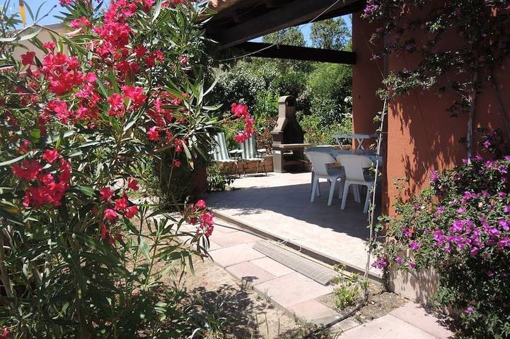 Village vacances pour 6 personnes, avec Jacuzzi et Terrasse ainsi que Jardin et Piscine en Sardaigne