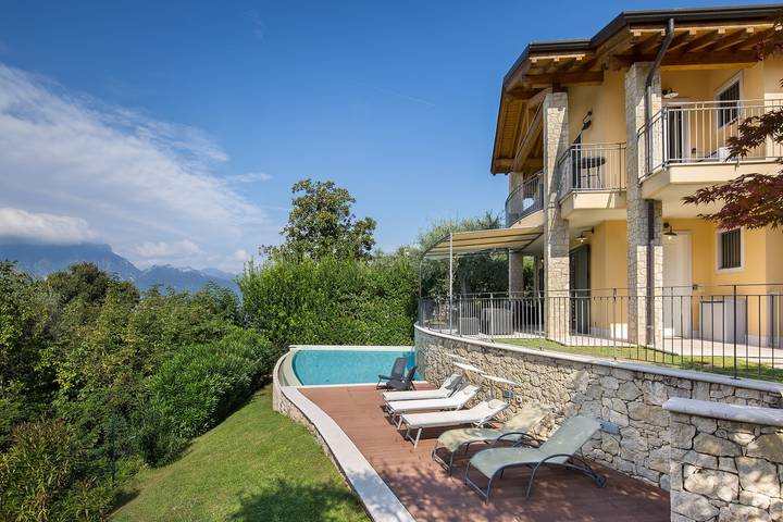 Ferienhaus für 12 Personen, mit Balkon und Garten sowie Kinderpool und Seeblick am Gardasee - 4