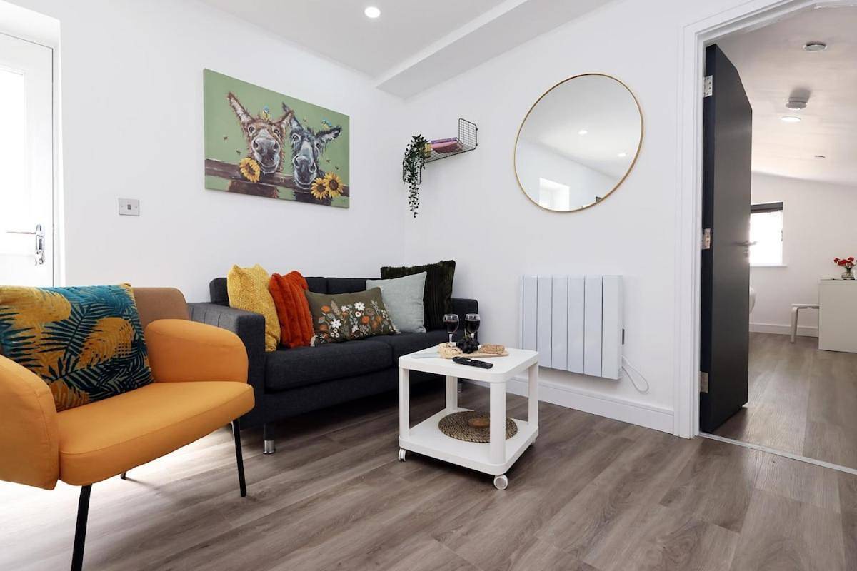 Entire apartment, Two-Bedroom Apartment in Penarth, Cardiff