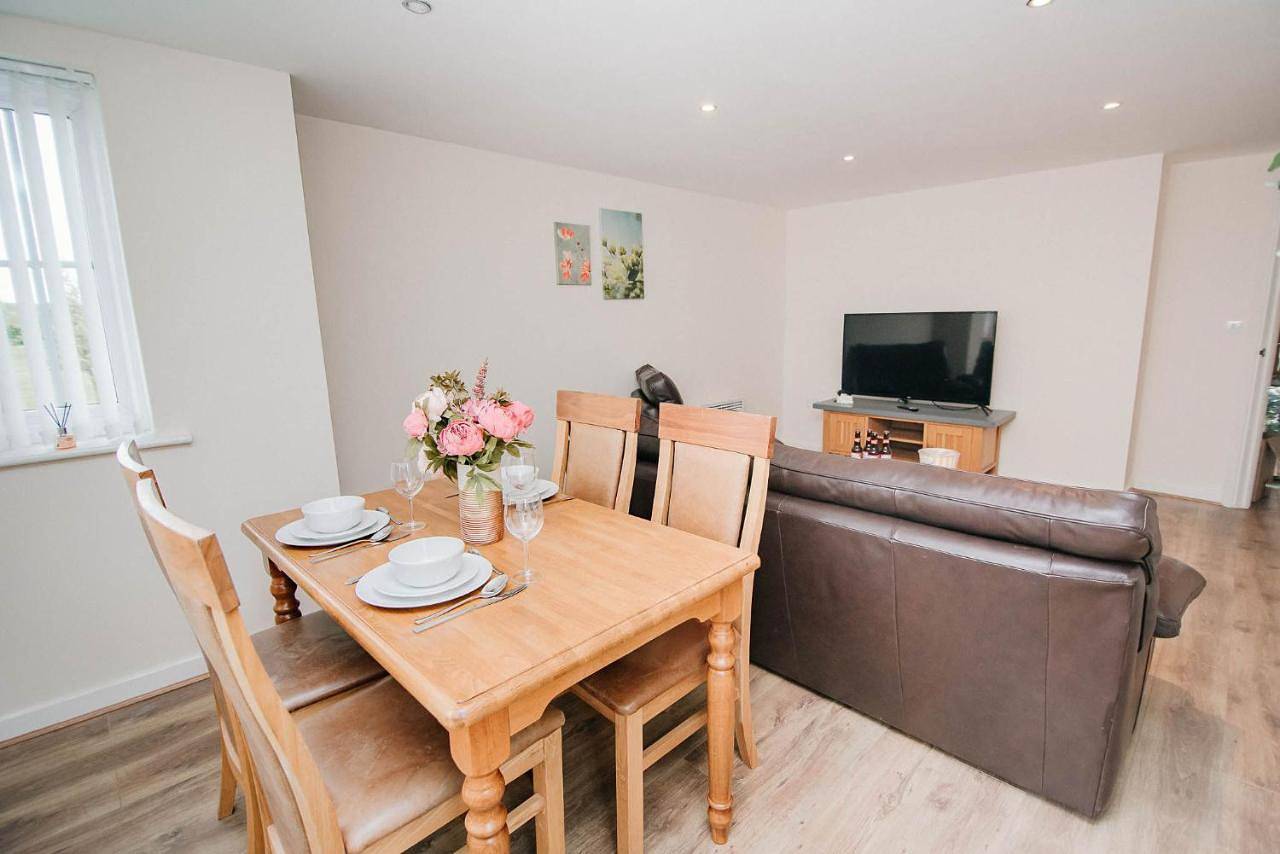 Entire apartment, Two-Bedroom Apartment in Armthorpe, South Yorkshire