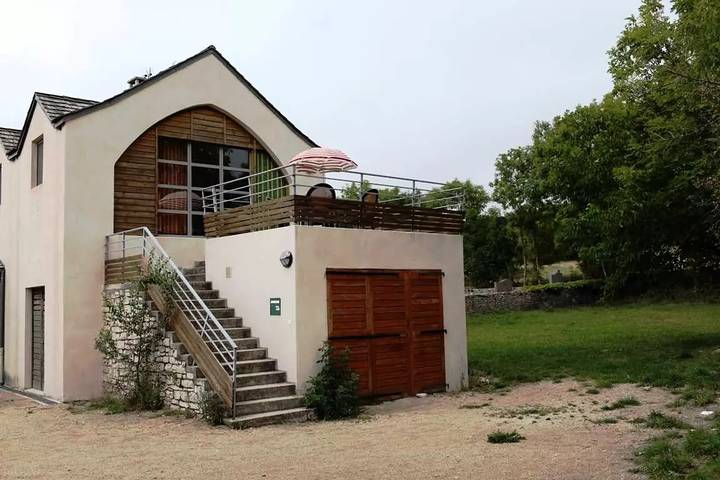 Gîte pour 6 personnes, avec piscine et terrasse, animaux acceptés à Saint-Bauzile