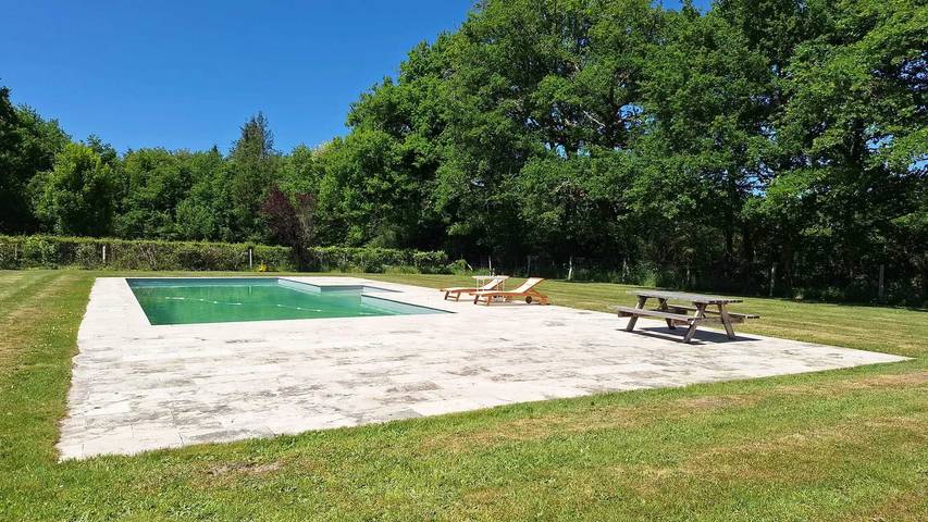 Location de vacances pour 14 personnes, avec piscine à Brinon-sur-Sauldre