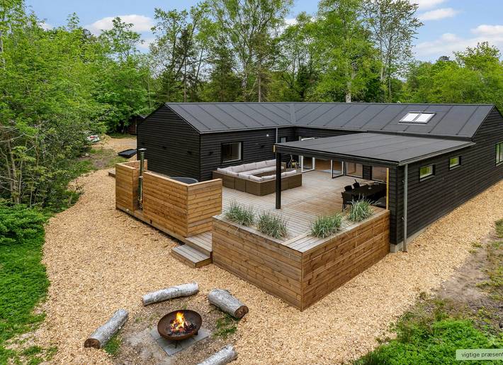 Ferieudlejning for 8 personer, med terrasse, børnevenlig i Nykøbing Sjælland